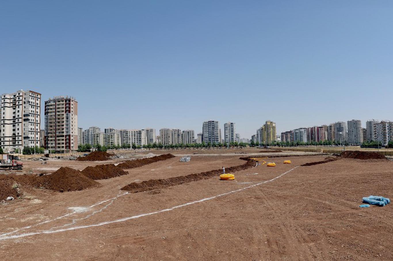 Diyarbakır’da “Kent Meydanı” inşa ediliyor Diyarbakır’da “Kent Meydanı” inşa ediliyor